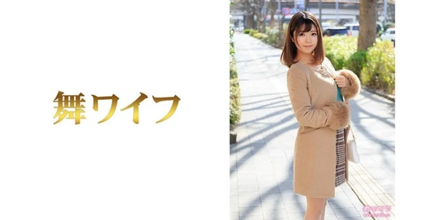 冷艳颜值网红女神！难得大尺度诱惑！性感丁字裤美臀，跳蛋大黑牛震穴，翘起屁股扭来扭去